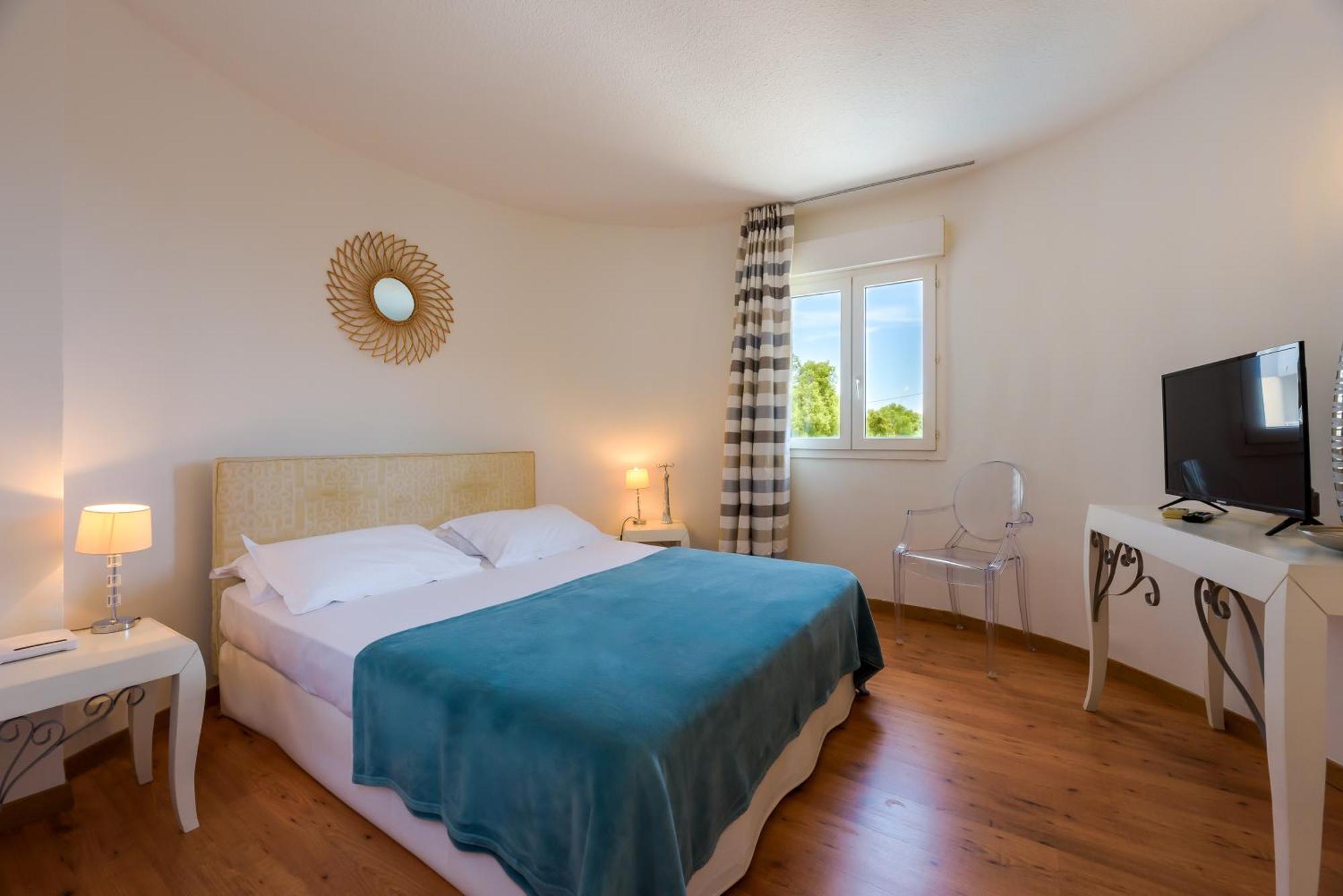 Hotel Le Tilbury Porto-Vecchio  Exteriör bild